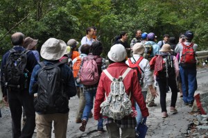 野口さんも歩く